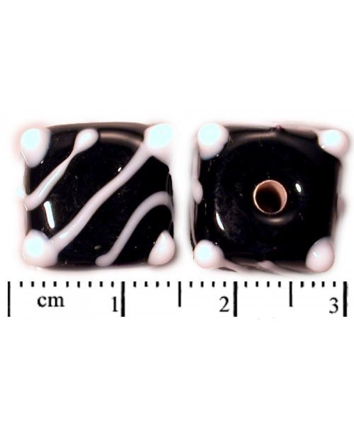 Vinuté perle české - kostka zdobená čárami, 12mm, černá + bílá